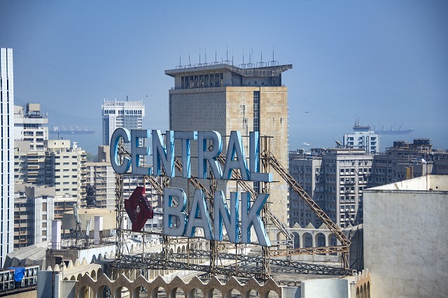 Trudne decyzje banków centralnych